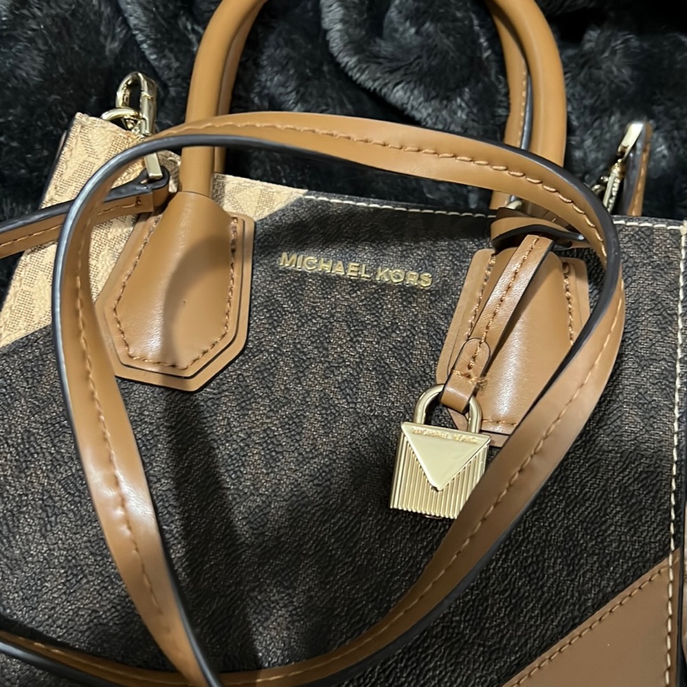 Michael Kors mini purse - Picture 8 of 8